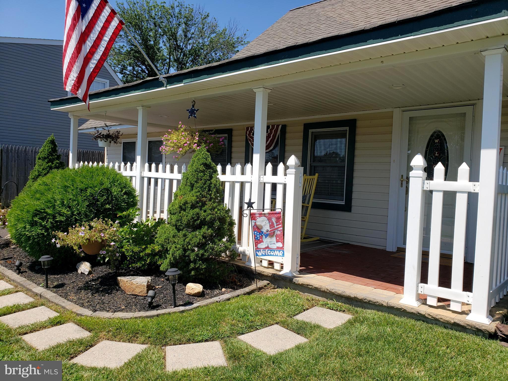 11 Verdant Road Levittown, PA 19057 - Photo 2 of 43 Charming paver patio