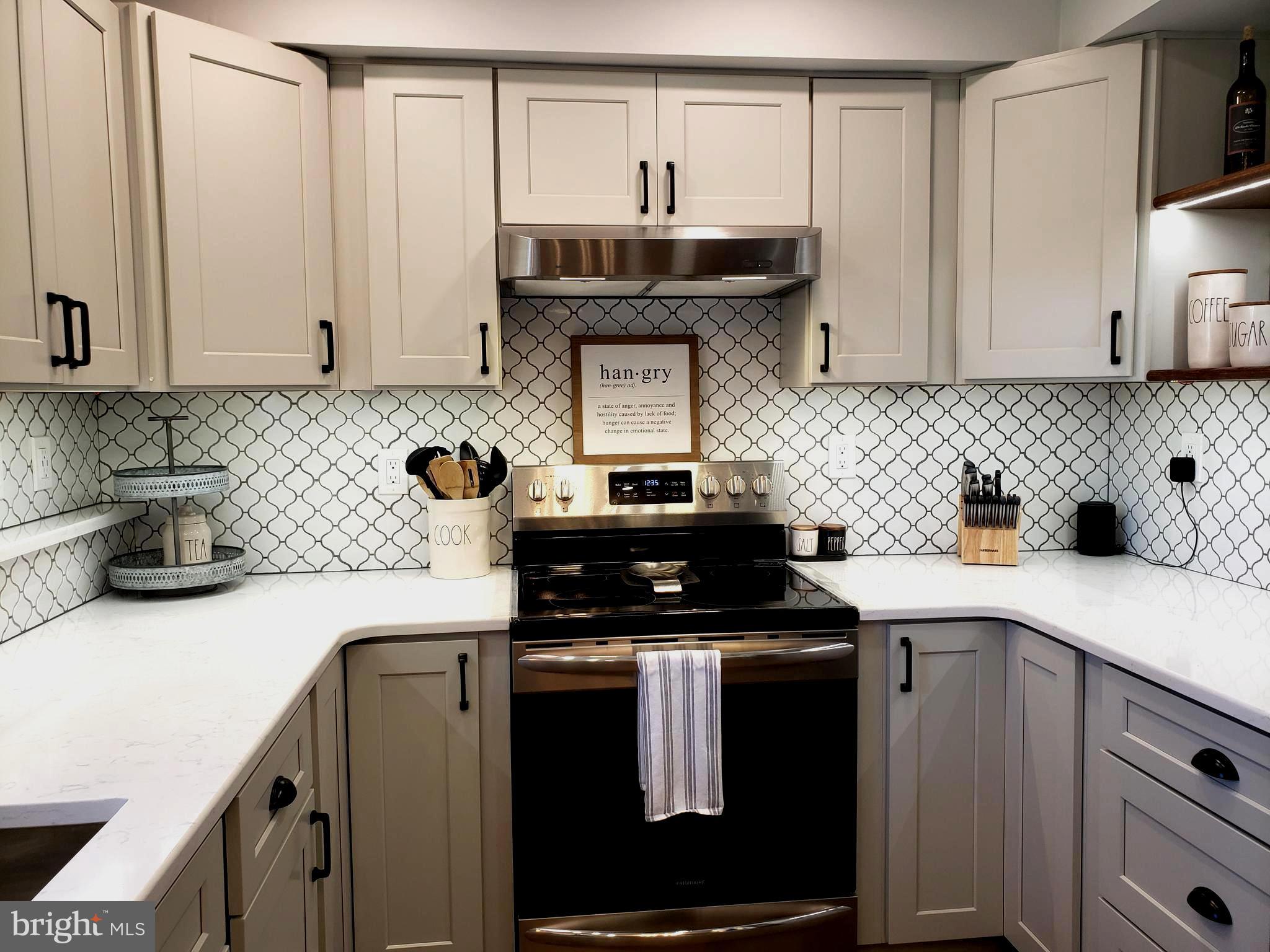 11 Verdant Road Levittown, PA 19057 - Photo 12 of 43 Gorgeous kitchen with Quartz Counters