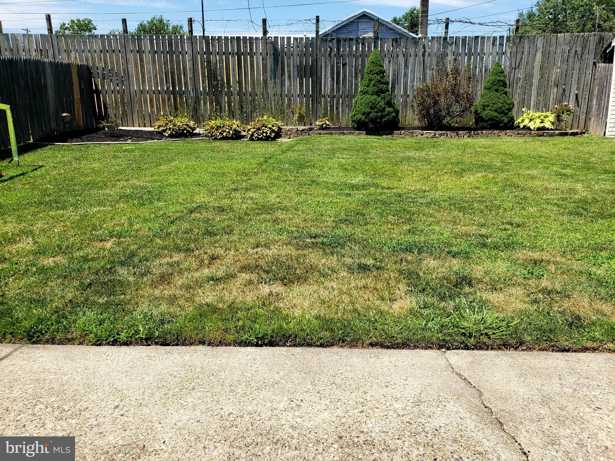 11 Verdant Road Levittown, PA 19057 - Photo 20 of 43 Private yard with fence all around
