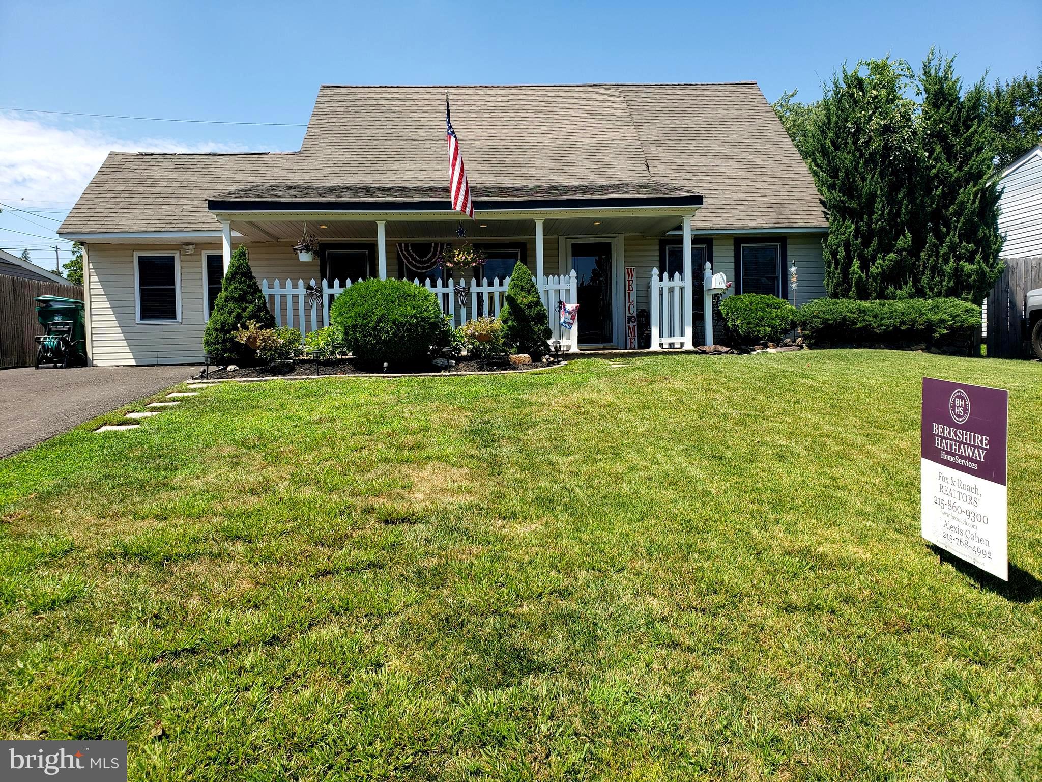 11 Verdant Road Levittown, PA 19057 - Photo 4 of 43 Great Curb Appeal