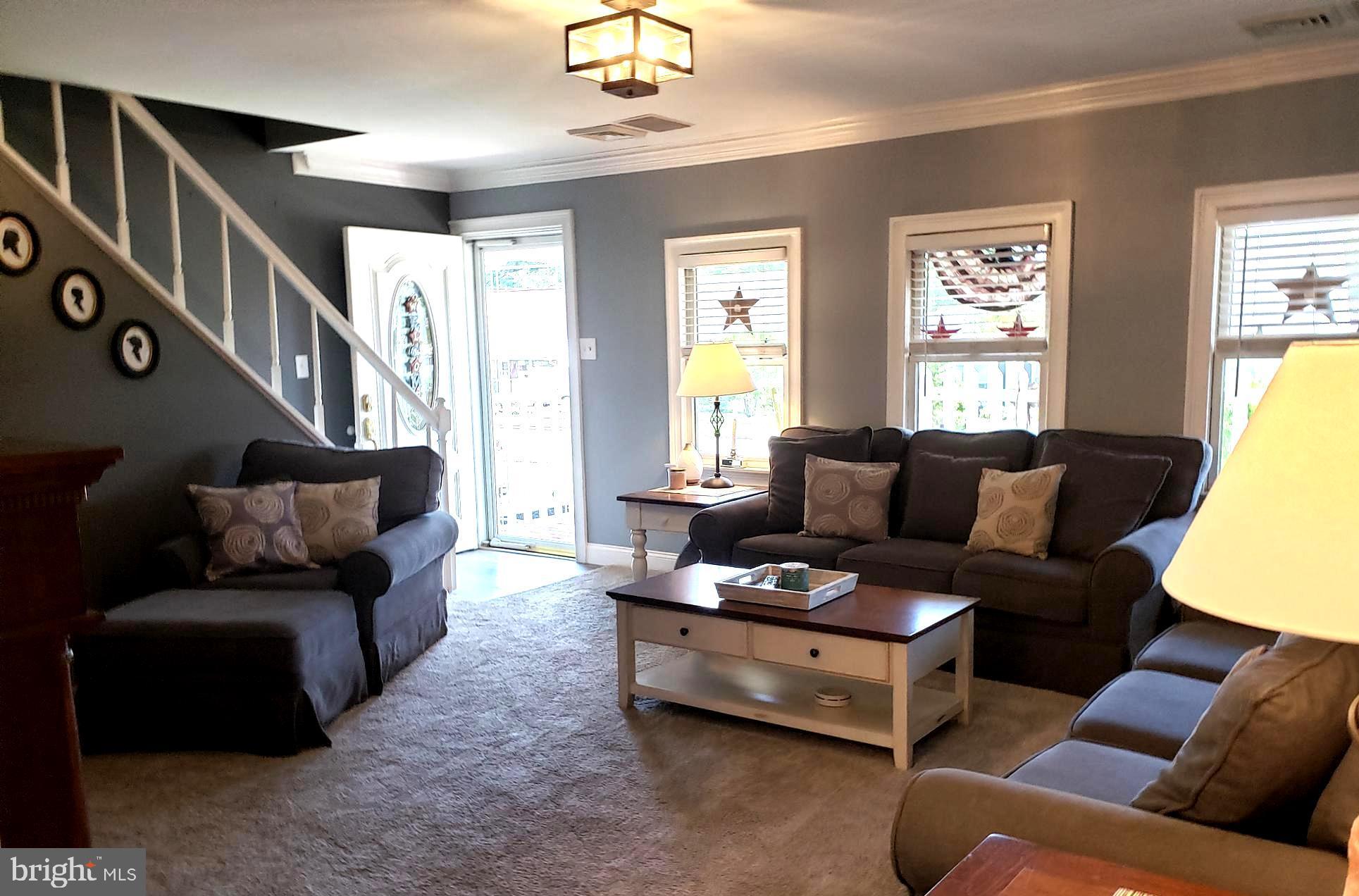 11 Verdant Road Levittown, PA 19057 - Photo 9 of 43 Living Room