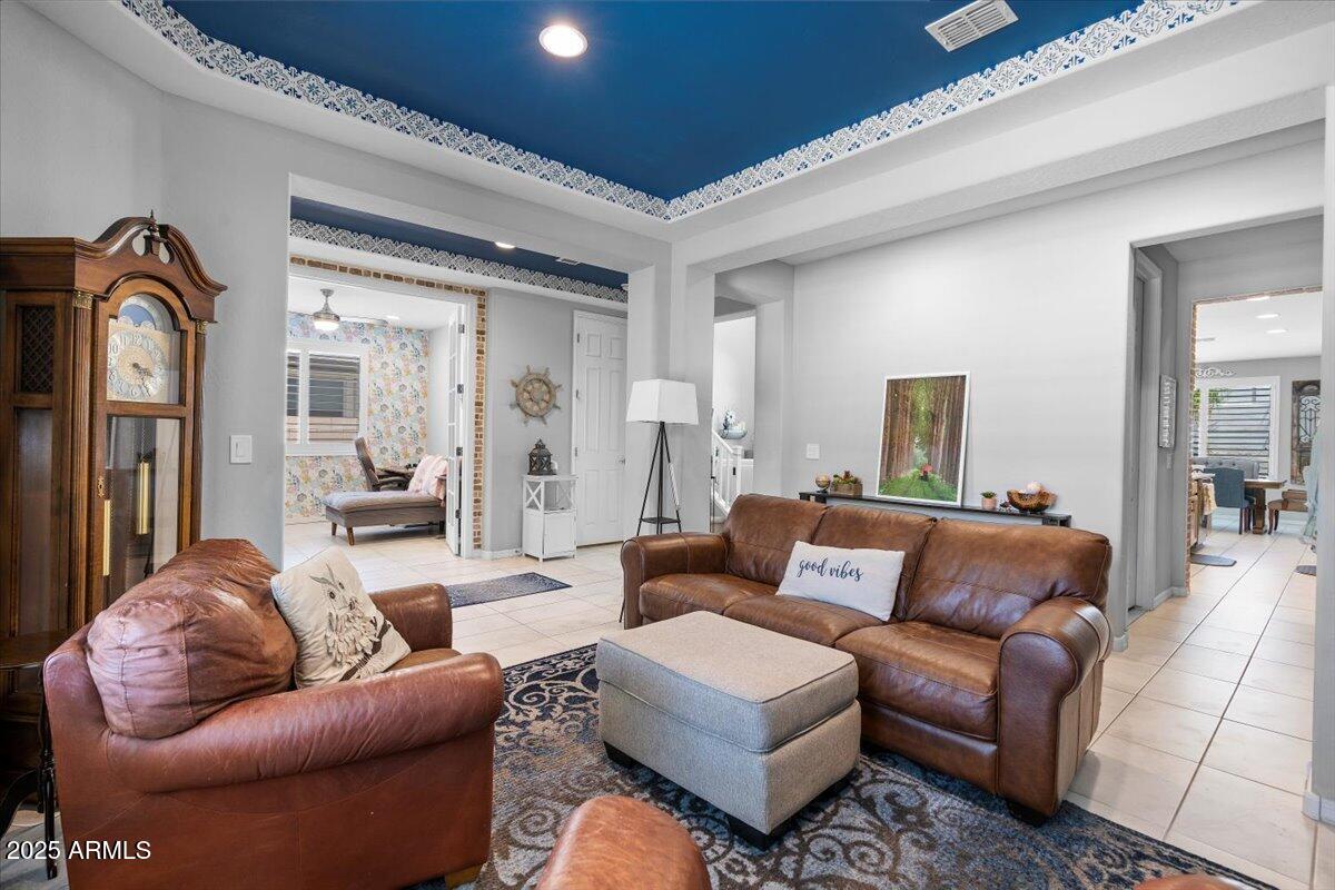 7048 West Redbird Road Peoria, AZ 85383 - Photo 13 of 42 12-QVB00868