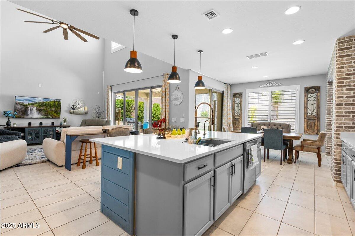 7048 West Redbird Road Peoria, AZ 85383 - Photo 18 of 42 18-QVB00918