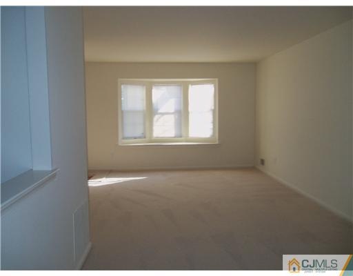1904 Timber Oaks Road Edison, NJ 08820 - Photo 3 of 6 an empty room with windows