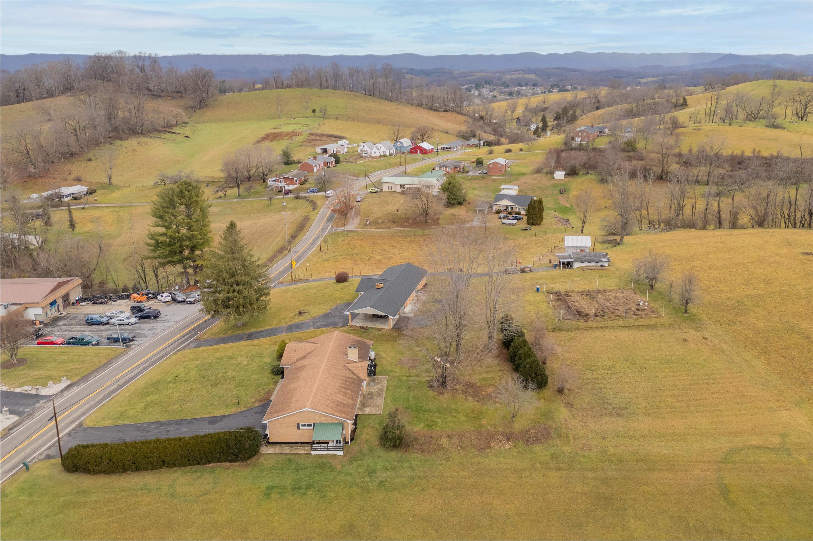 677 Adwolfe Road Marion, VA 24354 - Photo 66 of 85 Gallery Image 66