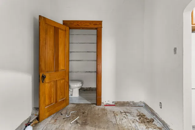 a bathroom with a toilet and a shower