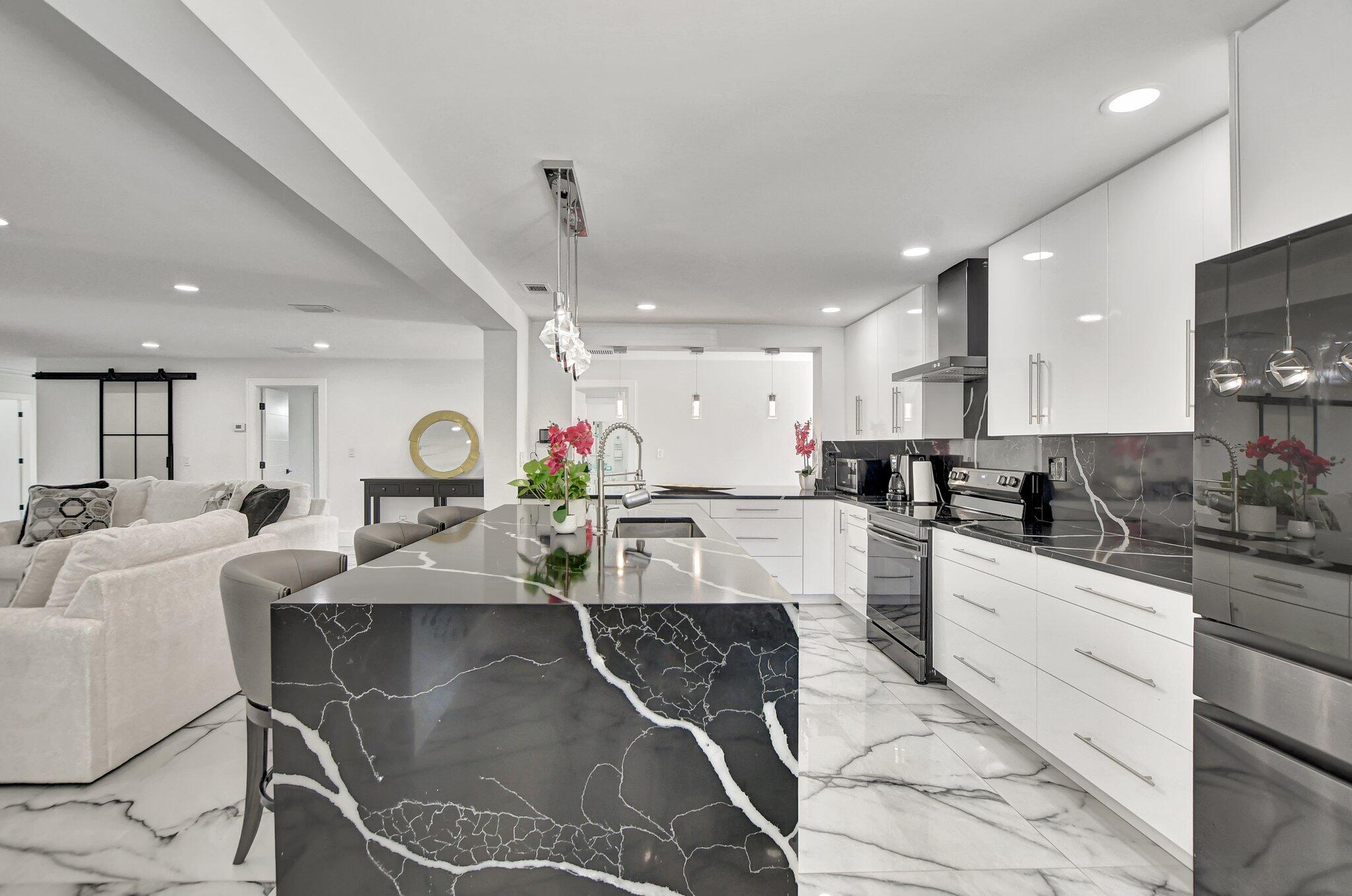 1001 West Palmetto Park Road Boca Raton, FL 33486 - Photo 19 of 48 Large Quartz Island