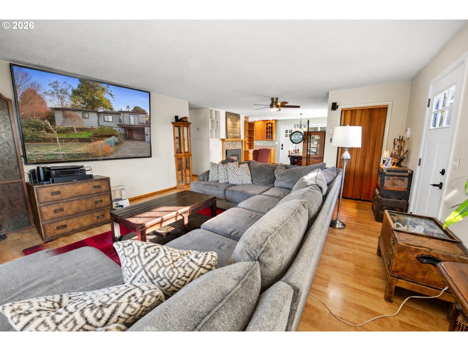 1864 4th Street Astoria, OR 97103 - Photo 3 of 33 Living Room