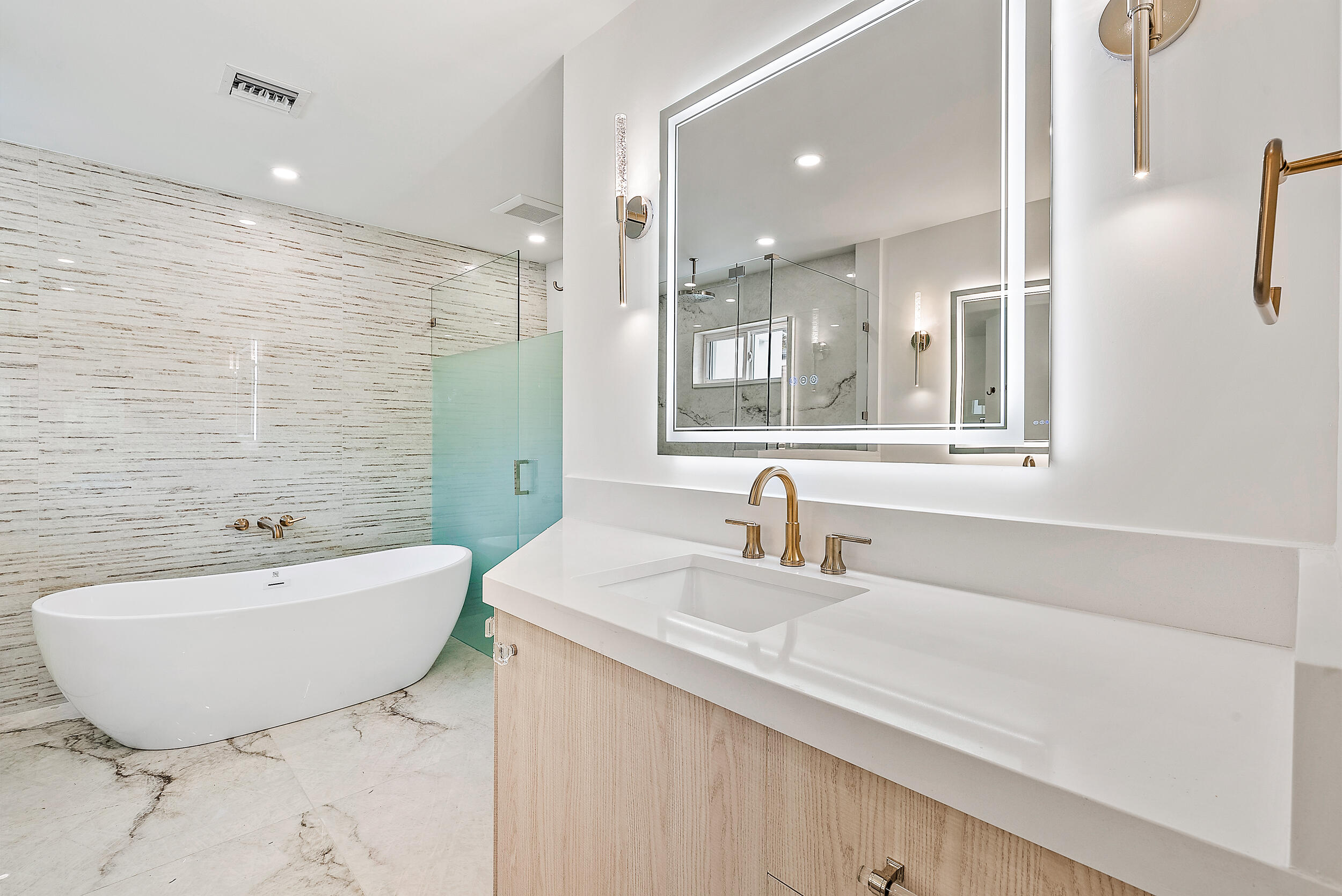 310 Edmor Road West Palm Beach, FL 33405 - Photo 20 of 32 a bathroom with a sink mirror and bathtub