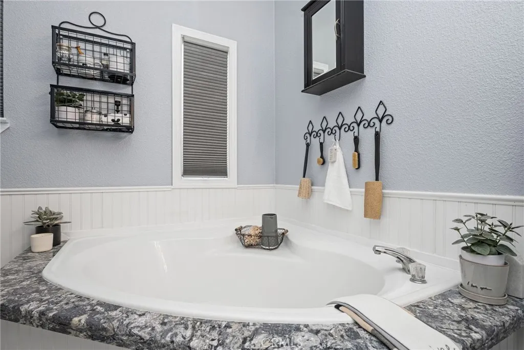 1051 Site, Unit 91 Brea, CA 92821 - Photo 28 of 32 a bathroom with a bathtub