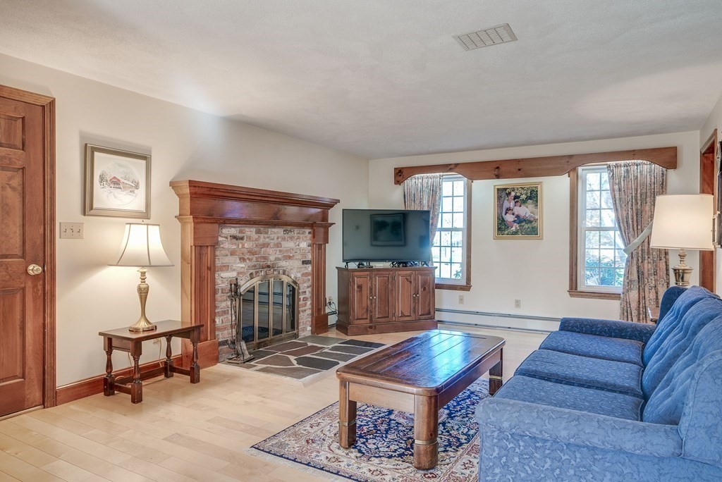 10 Hilltop Road Plaistow, NH 03865 - Photo 12 of 41 Gallery Image 12