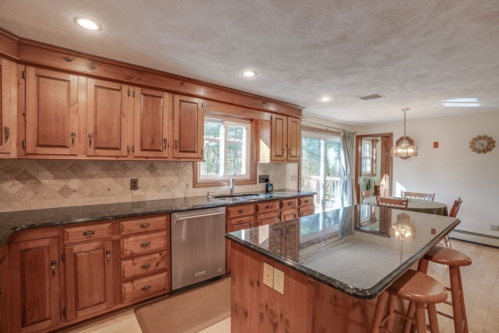 10 Hilltop Road Plaistow, NH 03865 - Photo 4 of 41 Gallery Image 4