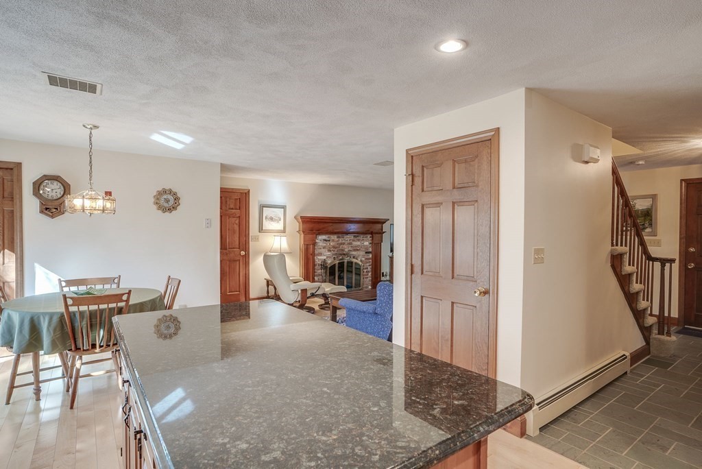 10 Hilltop Road Plaistow, NH 03865 - Photo 8 of 41 Gallery Image 8