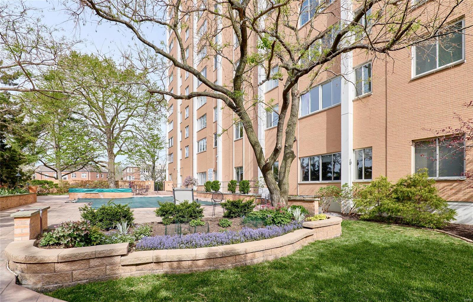 900 South Hanley Road, Unit 10D Clayton, MO 63105 - Photo 1 of 64