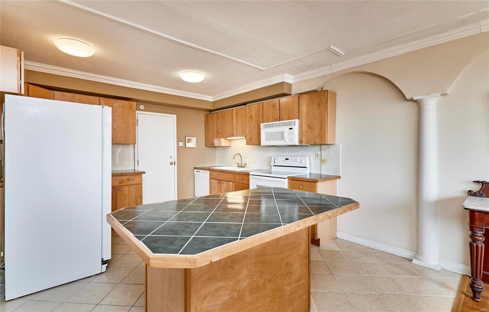 900 South Hanley Road, Unit 10D Clayton, MO 63105 - Photo 13 of 64