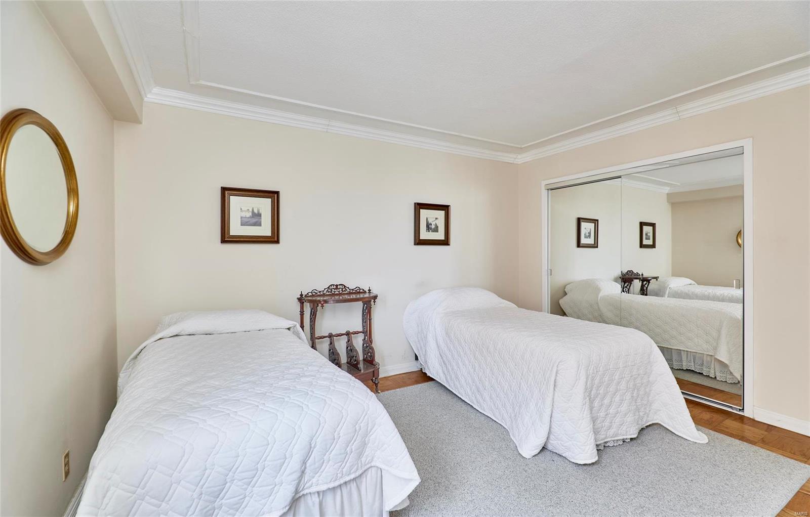 900 South Hanley Road, Unit 10D Clayton, MO 63105 - Photo 14 of 64