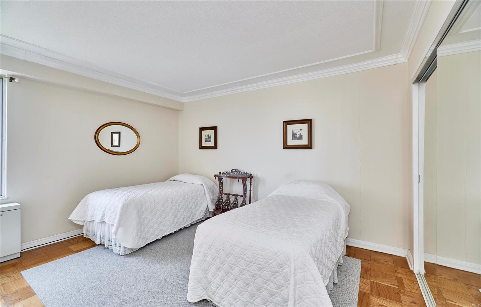 900 South Hanley Road, Unit 10D Clayton, MO 63105 - Photo 15 of 64