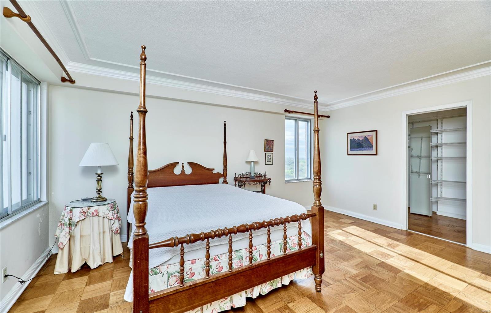 900 South Hanley Road, Unit 10D Clayton, MO 63105 - Photo 16 of 64