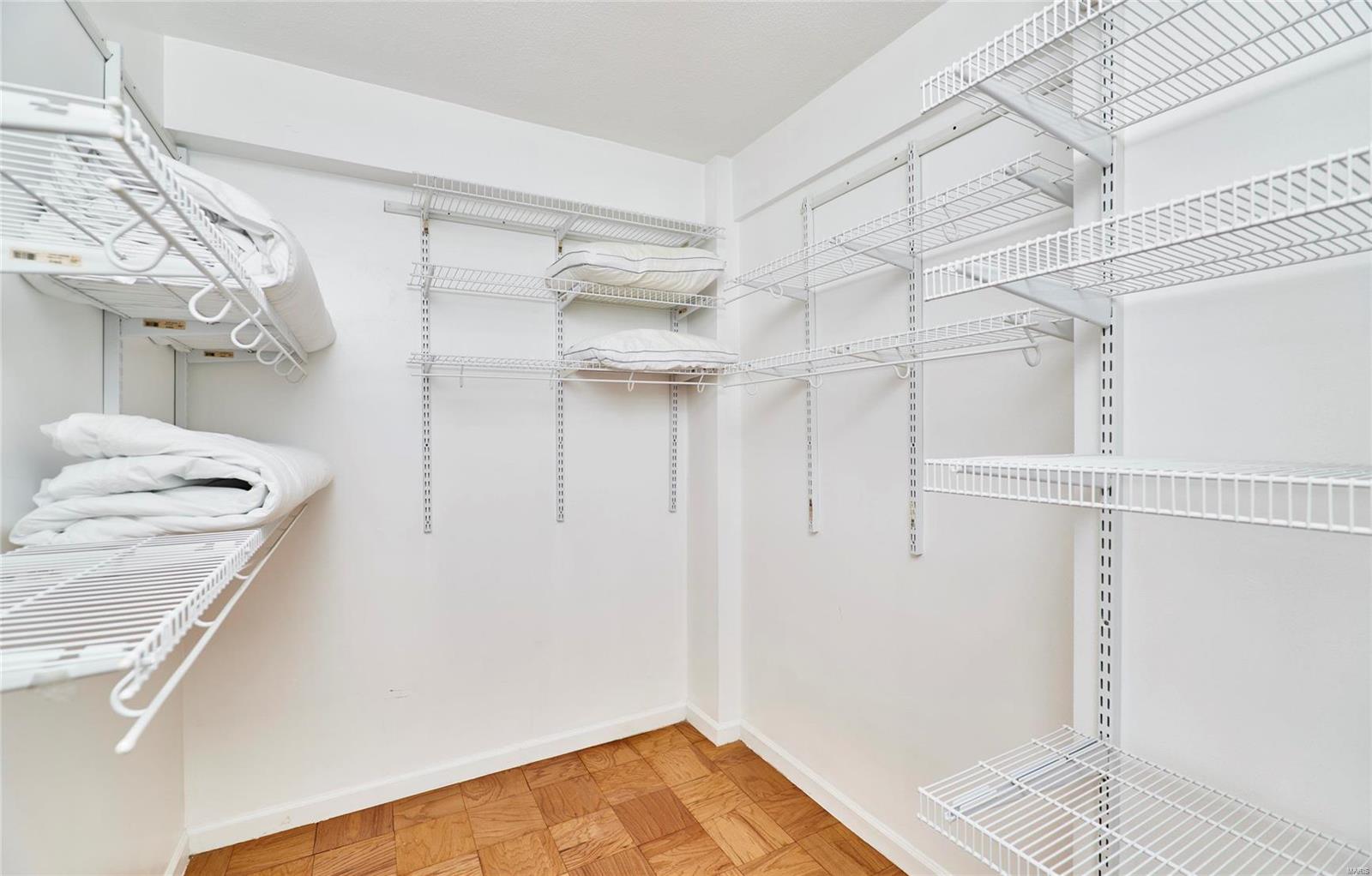 900 South Hanley Road, Unit 10D Clayton, MO 63105 - Photo 17 of 64