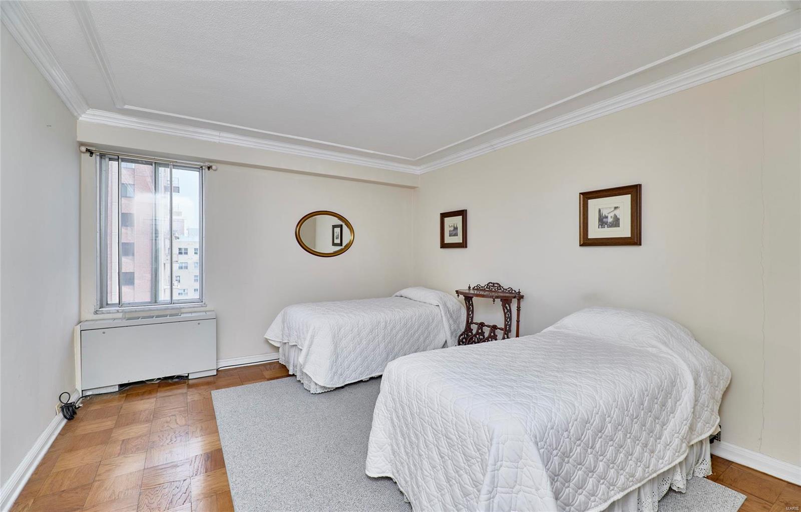 900 South Hanley Road, Unit 10D Clayton, MO 63105 - Photo 18 of 64