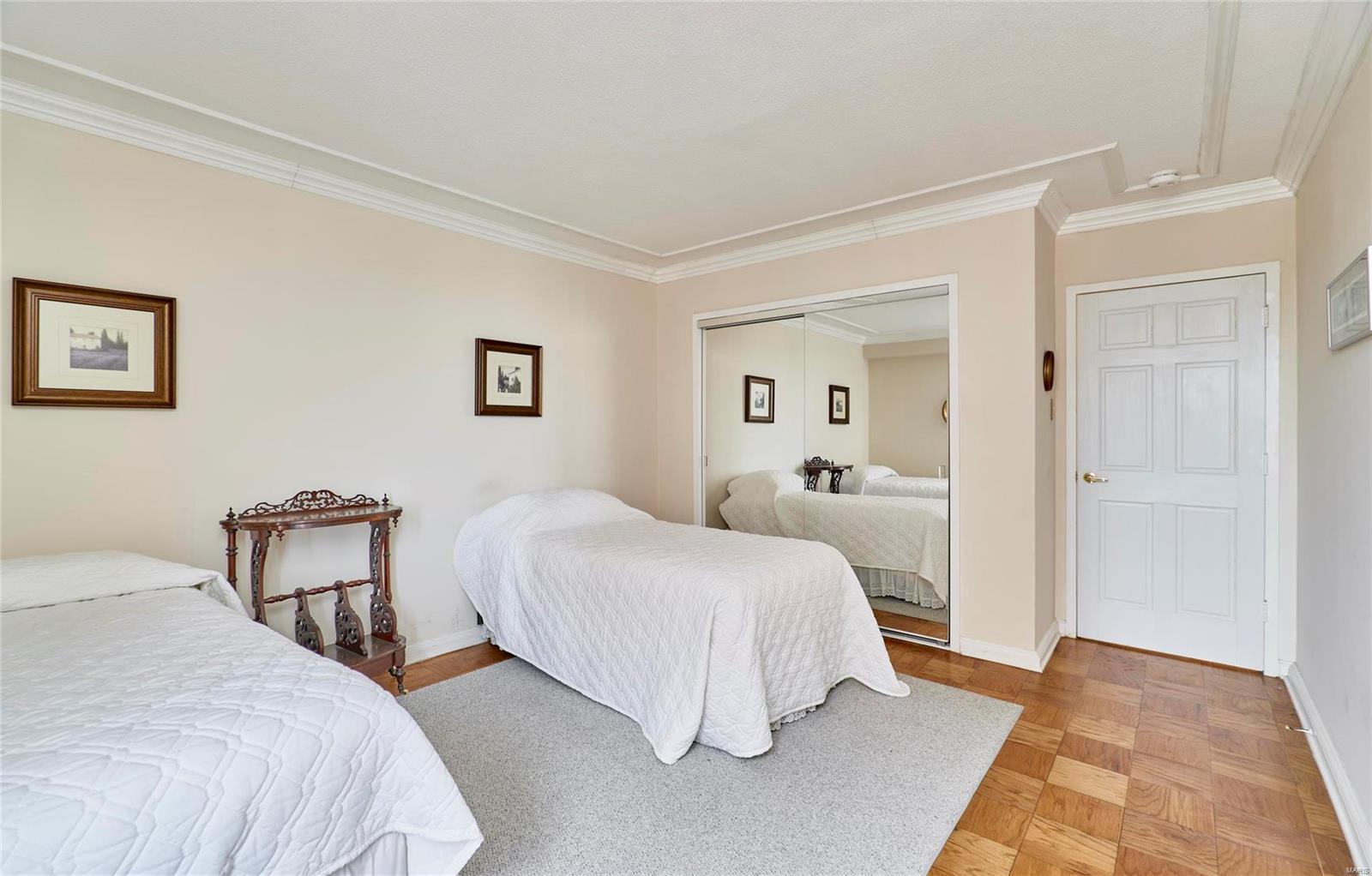 900 South Hanley Road, Unit 10D Clayton, MO 63105 - Photo 19 of 64