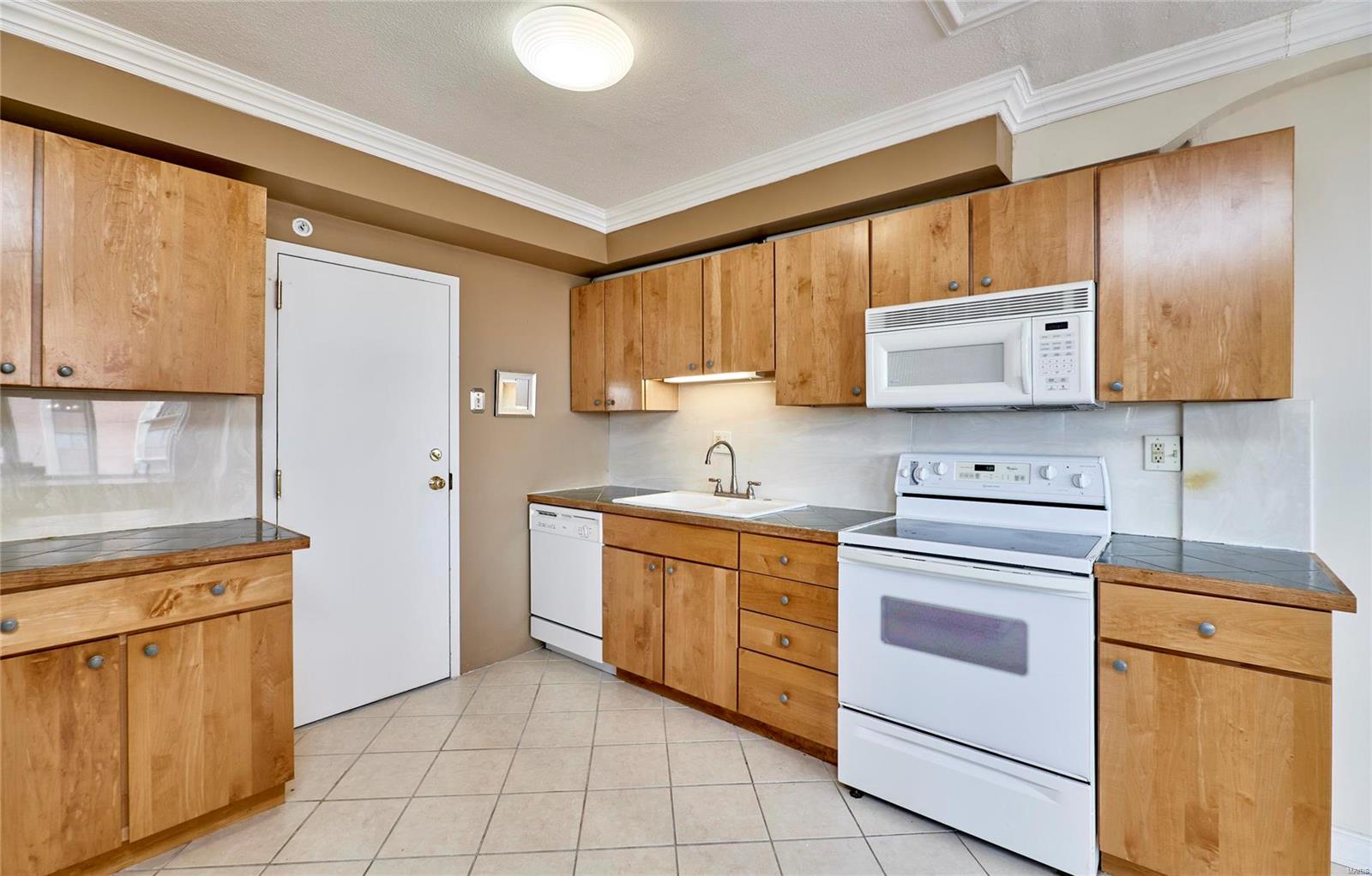 900 South Hanley Road, Unit 10D Clayton, MO 63105 - Photo 25 of 64