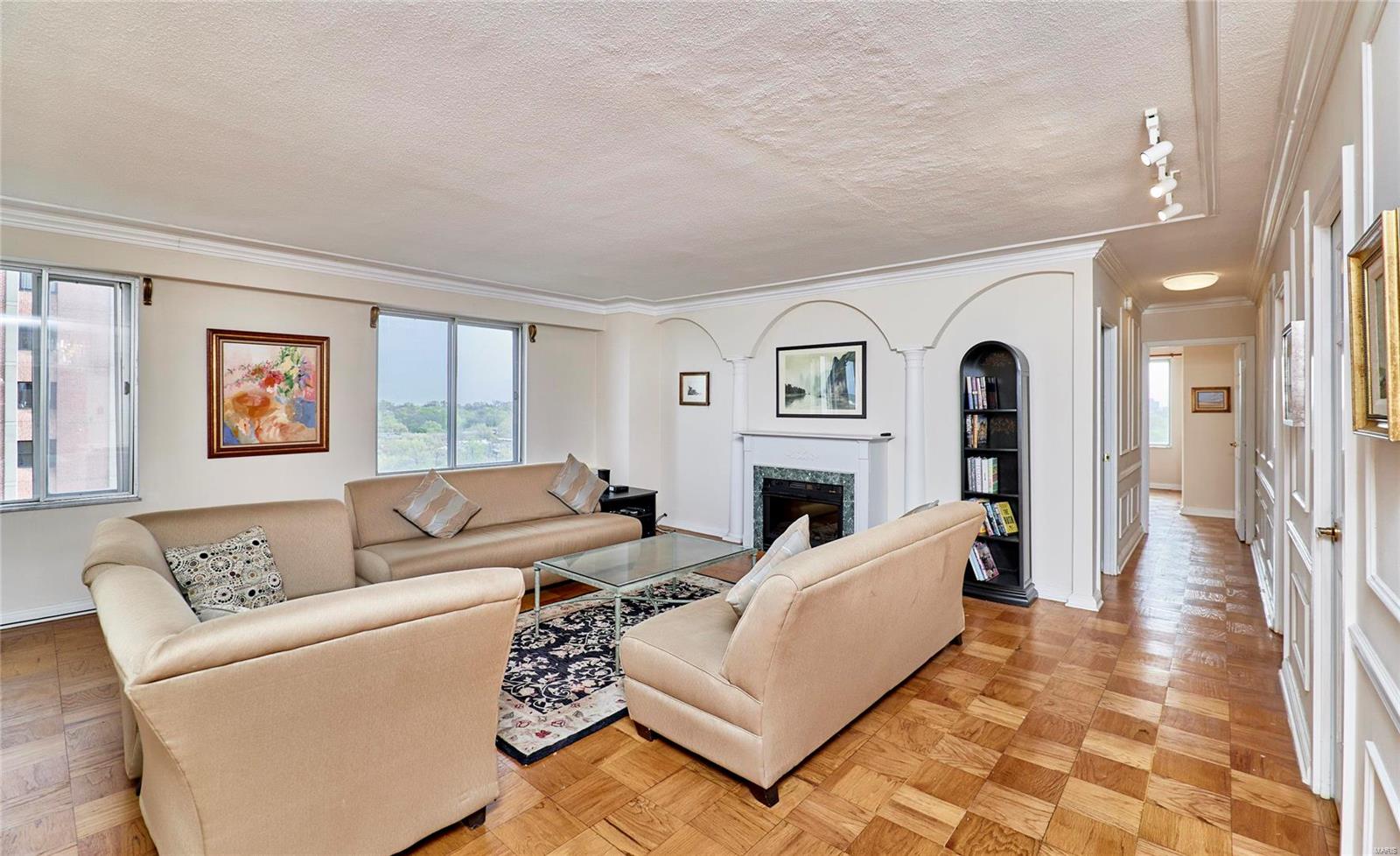 900 South Hanley Road, Unit 10D Clayton, MO 63105 - Photo 3 of 64