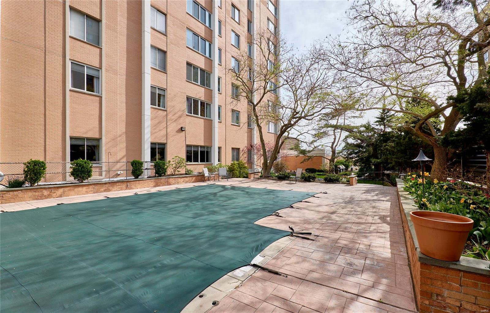 900 South Hanley Road, Unit 10D Clayton, MO 63105 - Photo 32 of 64