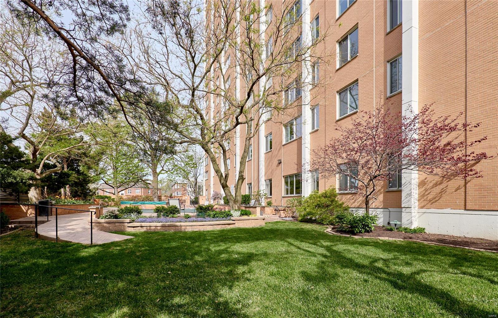 900 South Hanley Road, Unit 10D Clayton, MO 63105 - Photo 34 of 64