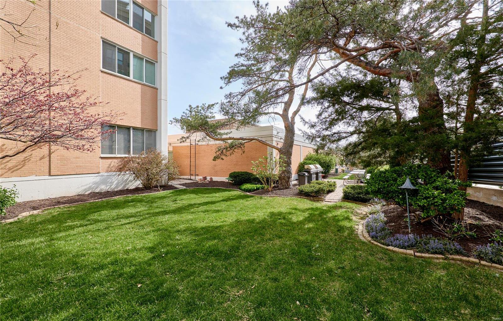 900 South Hanley Road, Unit 10D Clayton, MO 63105 - Photo 36 of 64