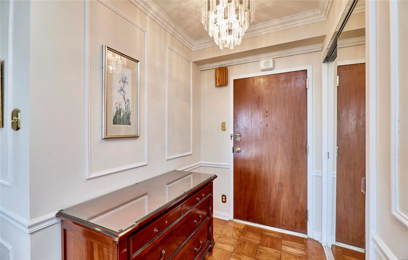 900 South Hanley Road, Unit 10D Clayton, MO 63105 - Photo 4 of 64