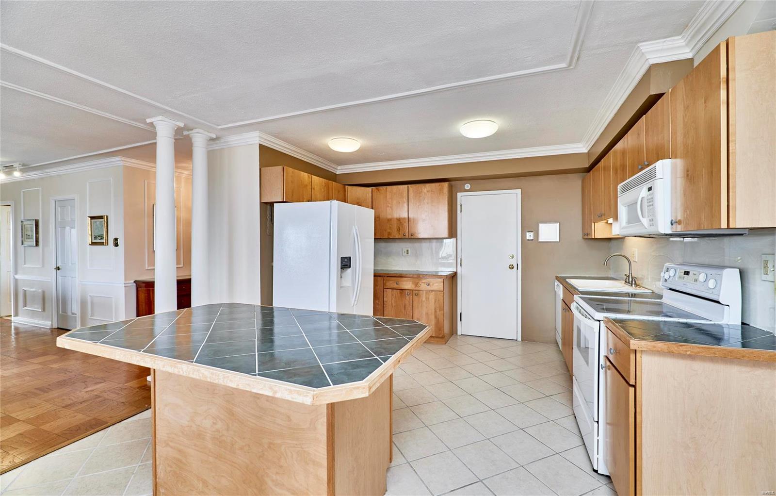 900 South Hanley Road, Unit 10D Clayton, MO 63105 - Photo 50 of 64