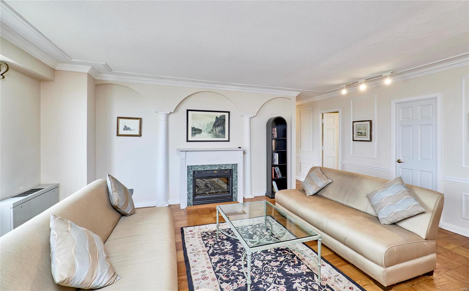 900 South Hanley Road, Unit 10D Clayton, MO 63105 - Photo 5 of 64