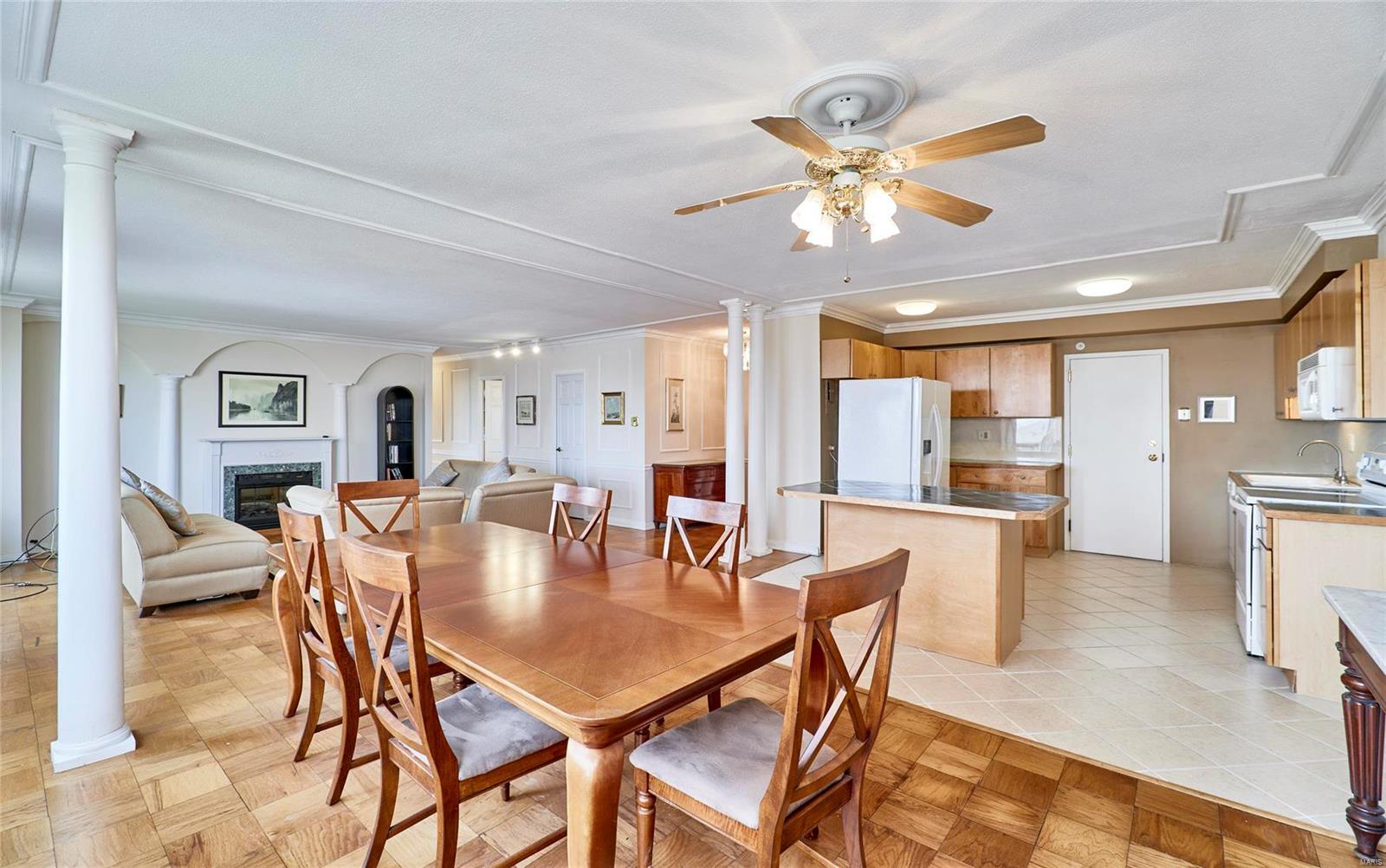 900 South Hanley Road, Unit 10D Clayton, MO 63105 - Photo 6 of 64