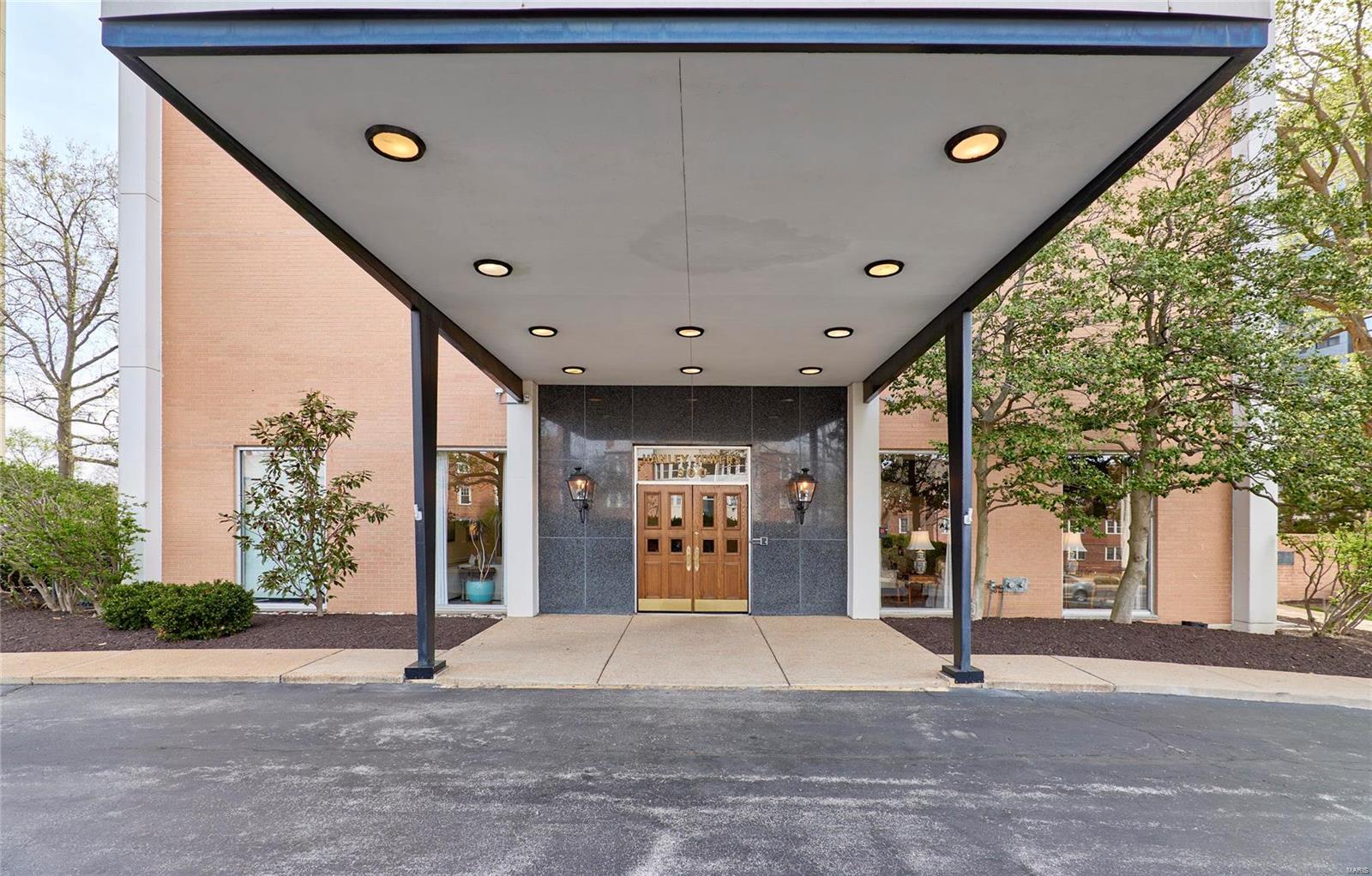 900 South Hanley Road, Unit 10D Clayton, MO 63105 - Photo 63 of 64