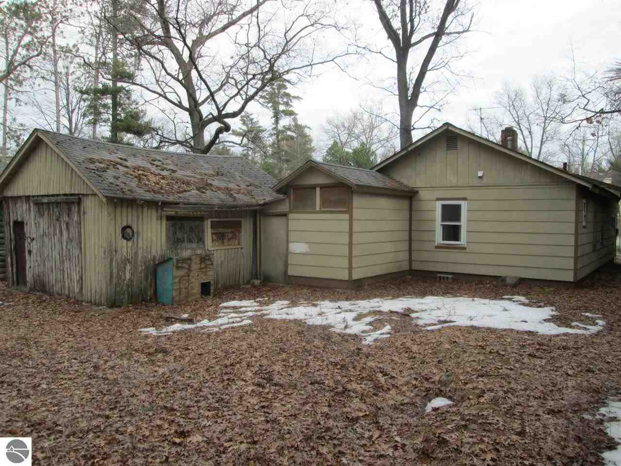 4279 North Three Mile Road Traverse City, MI 49686 - Photo 4 of 23 1796136-3.JPG