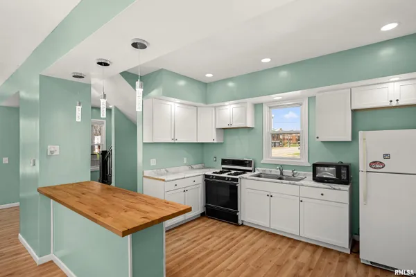 $135,000 | 2320 North University Street, Peoria, IL 61604