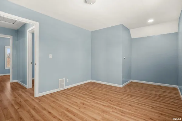 $135,000 | 2320 North University Street, Peoria, IL 61604