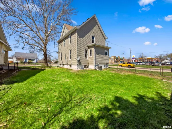 $135,000 | 2320 North University Street, Peoria, IL 61604