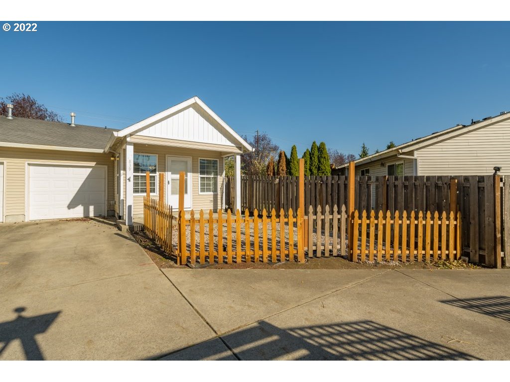 839 Southwest Junction Place Gresham, OR 97080 - Photo 2 of 26 Gallery Image 2