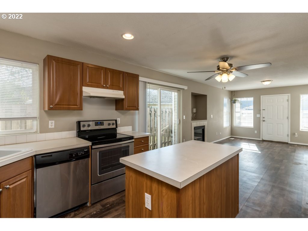 839 Southwest Junction Place Gresham, OR 97080 - Photo 4 of 26 Gallery Image 4
