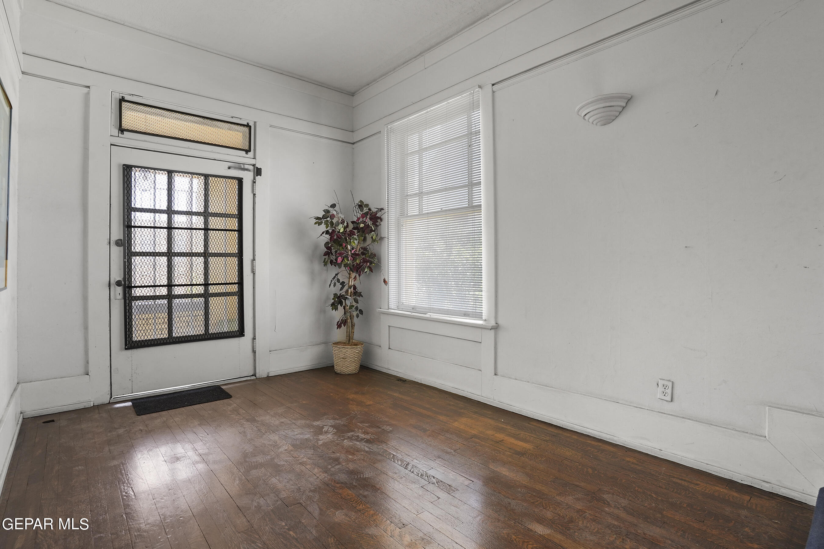 1207 East Rio Grande Avenue El Paso, TX 79902 - Photo 22 of 61 Apartment 2 & 3 Entry