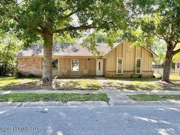 $1,800 | 1221 King Henry Drive, Ocean Springs, MS 39564