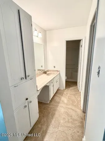 $1,800 | 1221 King Henry Drive, Ocean Springs, MS 39564