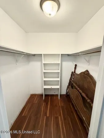 $1,800 | 1221 King Henry Drive, Ocean Springs, MS 39564