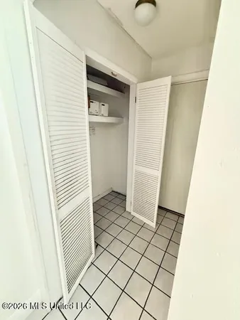 $1,800 | 1221 King Henry Drive, Ocean Springs, MS 39564