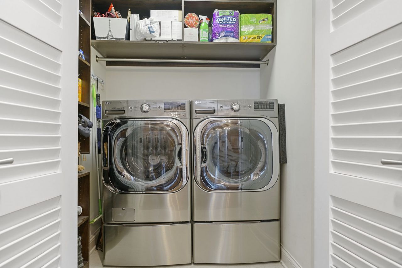 10 East Delaware Place, Unit 18E Chicago, IL 60611 - Photo 35 of 56 a utility room with dryer and washer