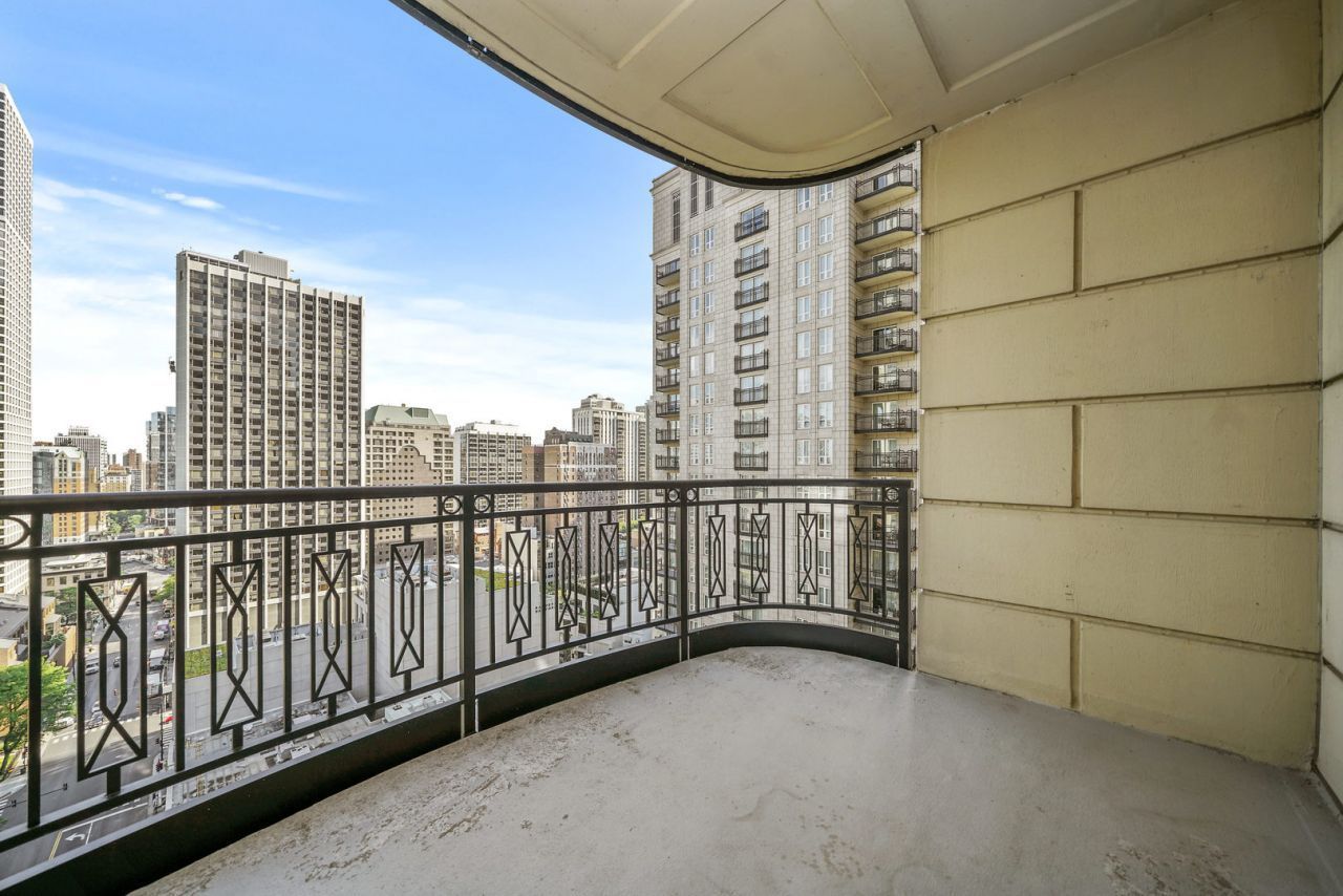 10 East Delaware Place, Unit 18E Chicago, IL 60611 - Photo 37 of 56 a view of balcony with city view