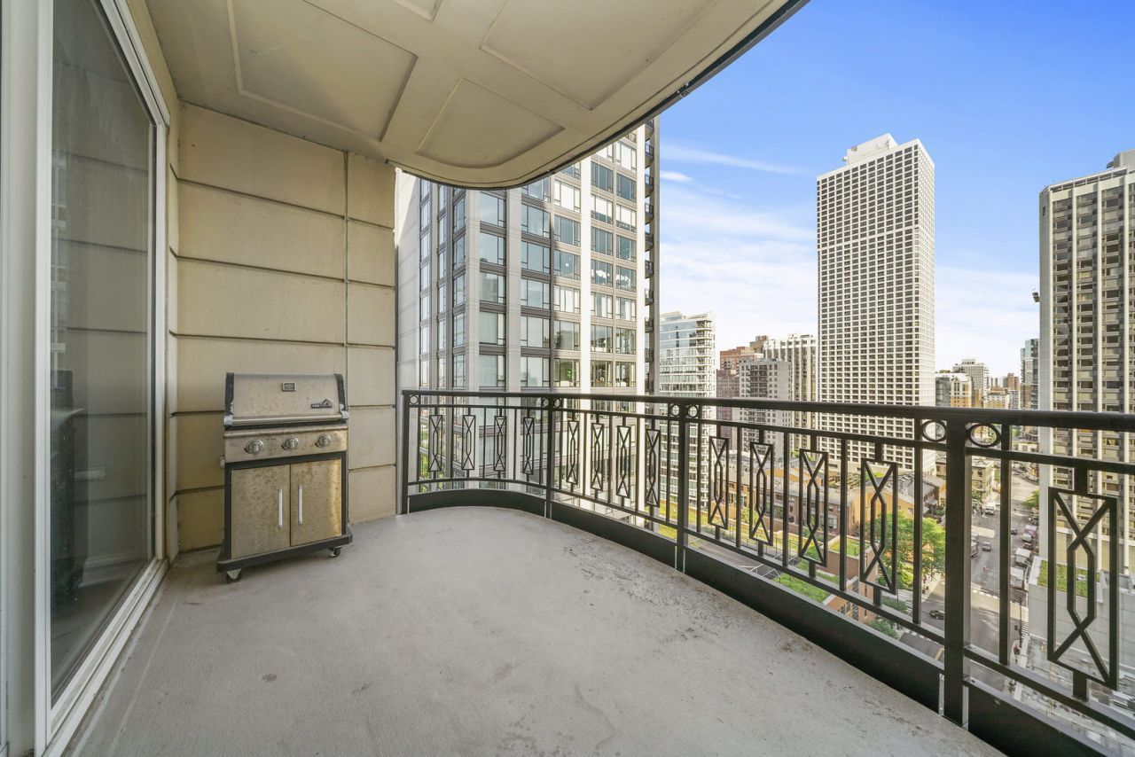 10 East Delaware Place, Unit 18E Chicago, IL 60611 - Photo 38 of 56