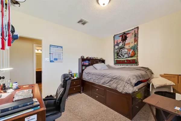$987,500 | 3418 Barbers Hill Road, Highlands, TX 77562